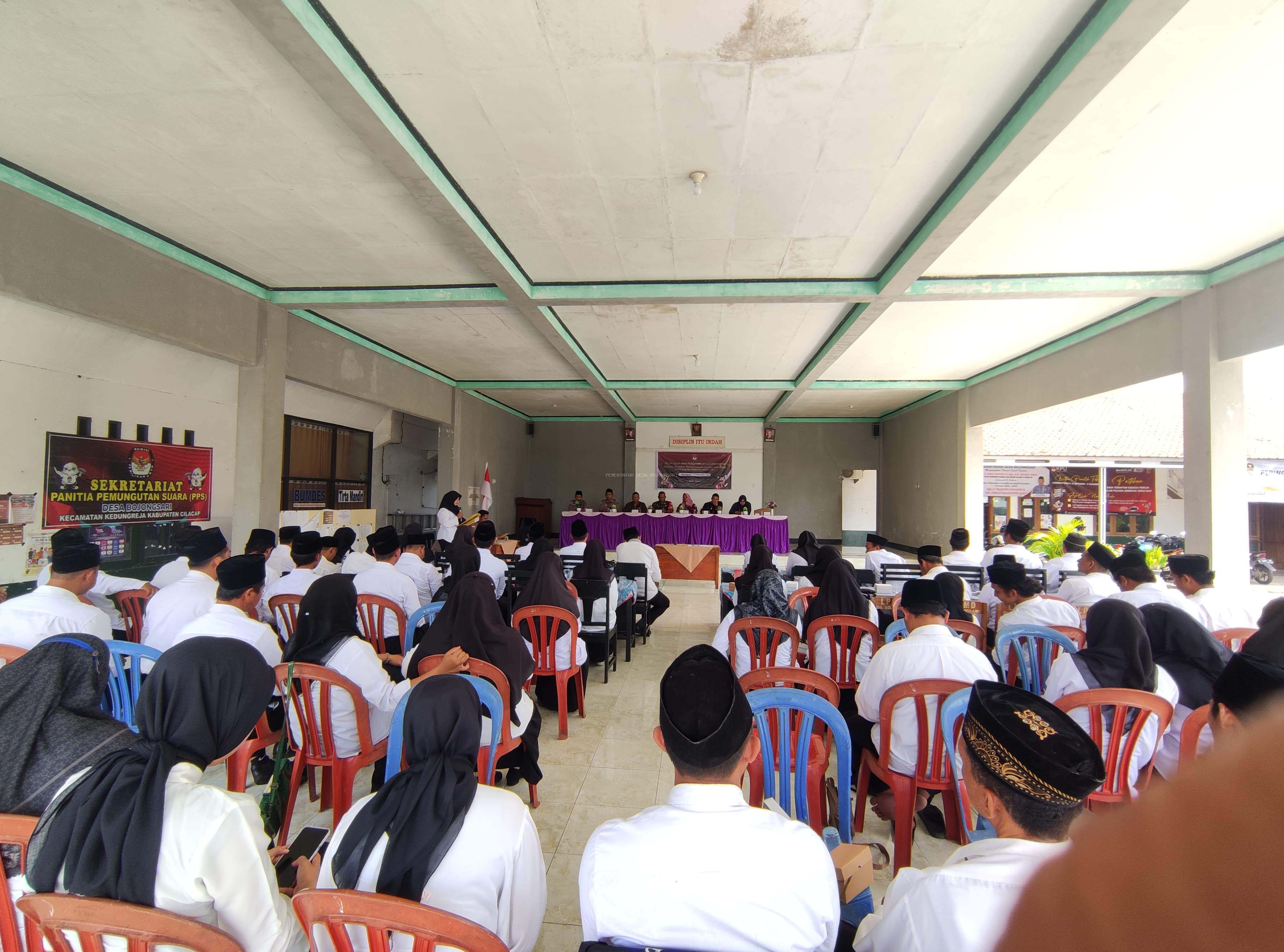 PELANTIKAN DAN PENGAMBILAN SUMPAH JANJI ANGGOTA KPPS PILKADA SERENTAK TAHUN 2024